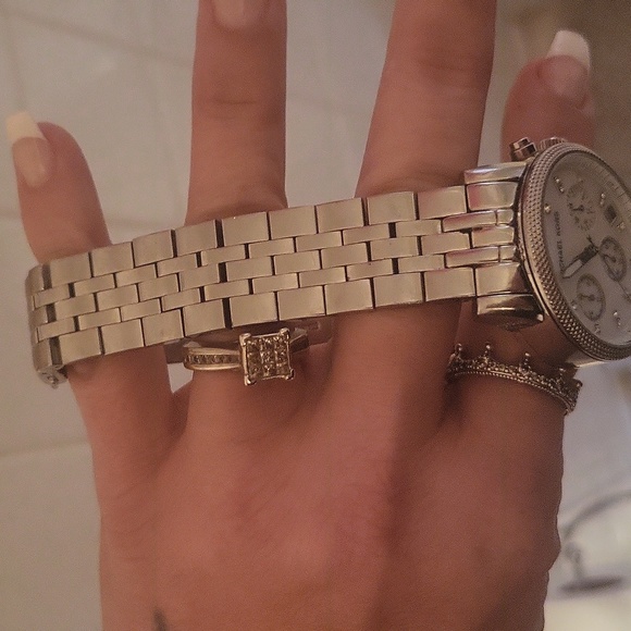 Michael Kors silver watch - Picture 4 of 4